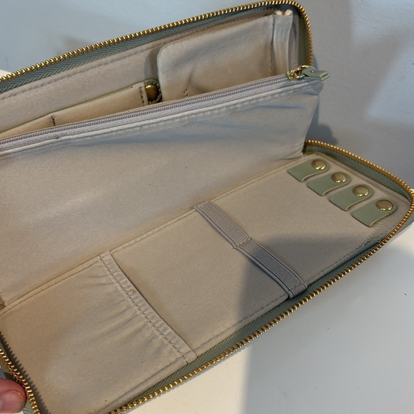 Stackers Travel Jewellery Roll sage green NWT - Picture 6 of 7